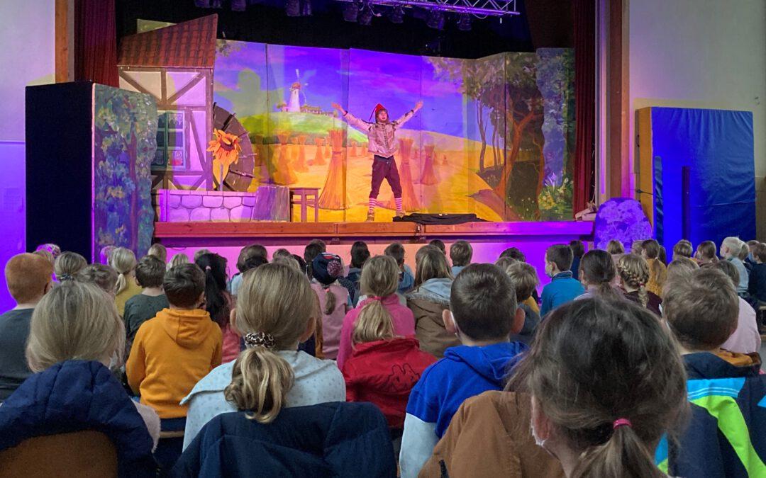 Das „Rumpelstilzchen“ zu Gast in der Regenbogenschule