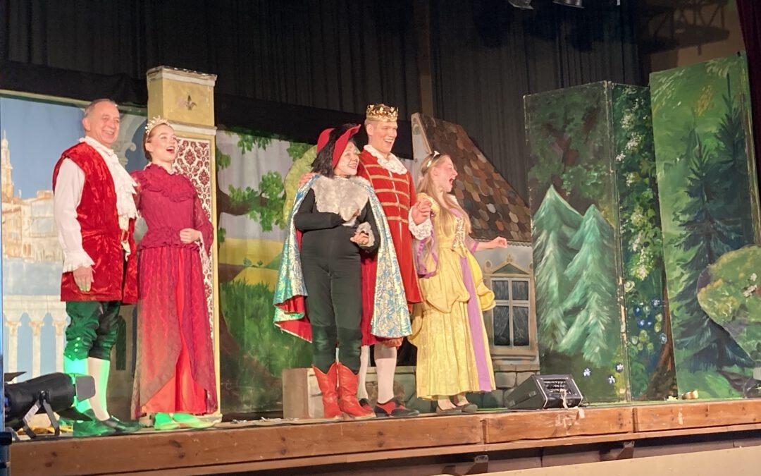 Tourneetheater Hamburg fasziniert die Kinder der Regenbogenschule